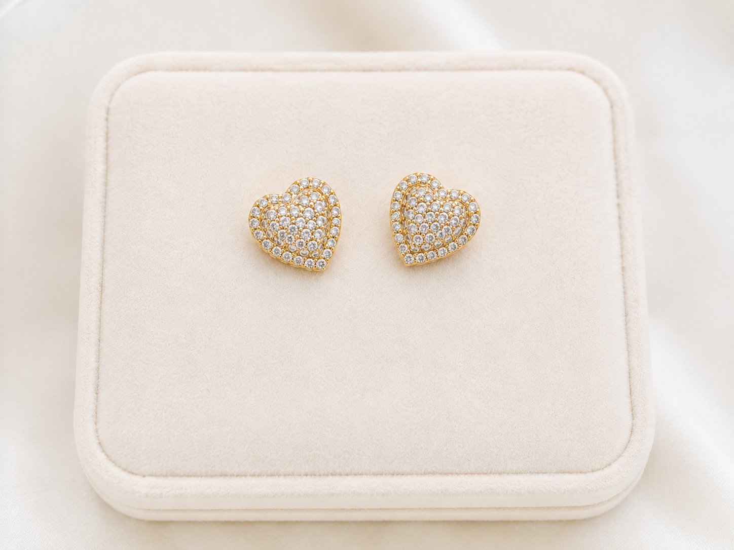 Aretes de Corazón en Oro 10K con Piedras Brillantes