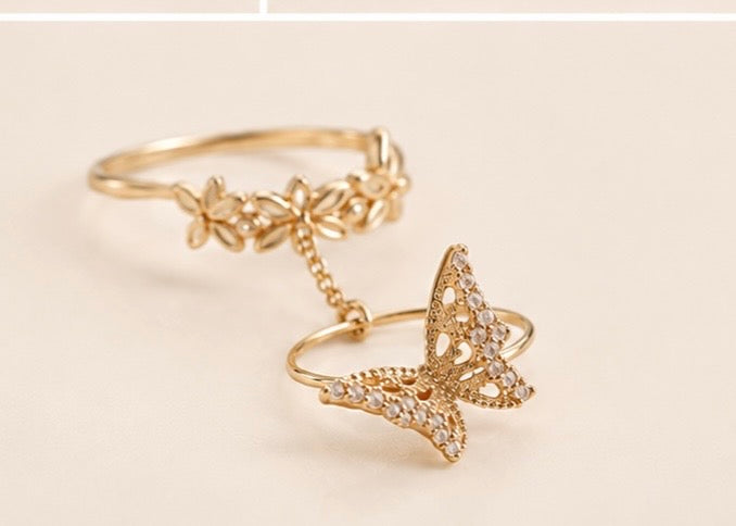 # Anillo para Mujer en Oro 10K con Mariposa y Flores