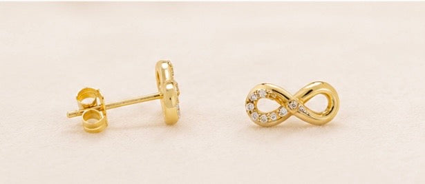 Aretes de Oro 10K con Diseño de Infinito y Detalles Brillantes
